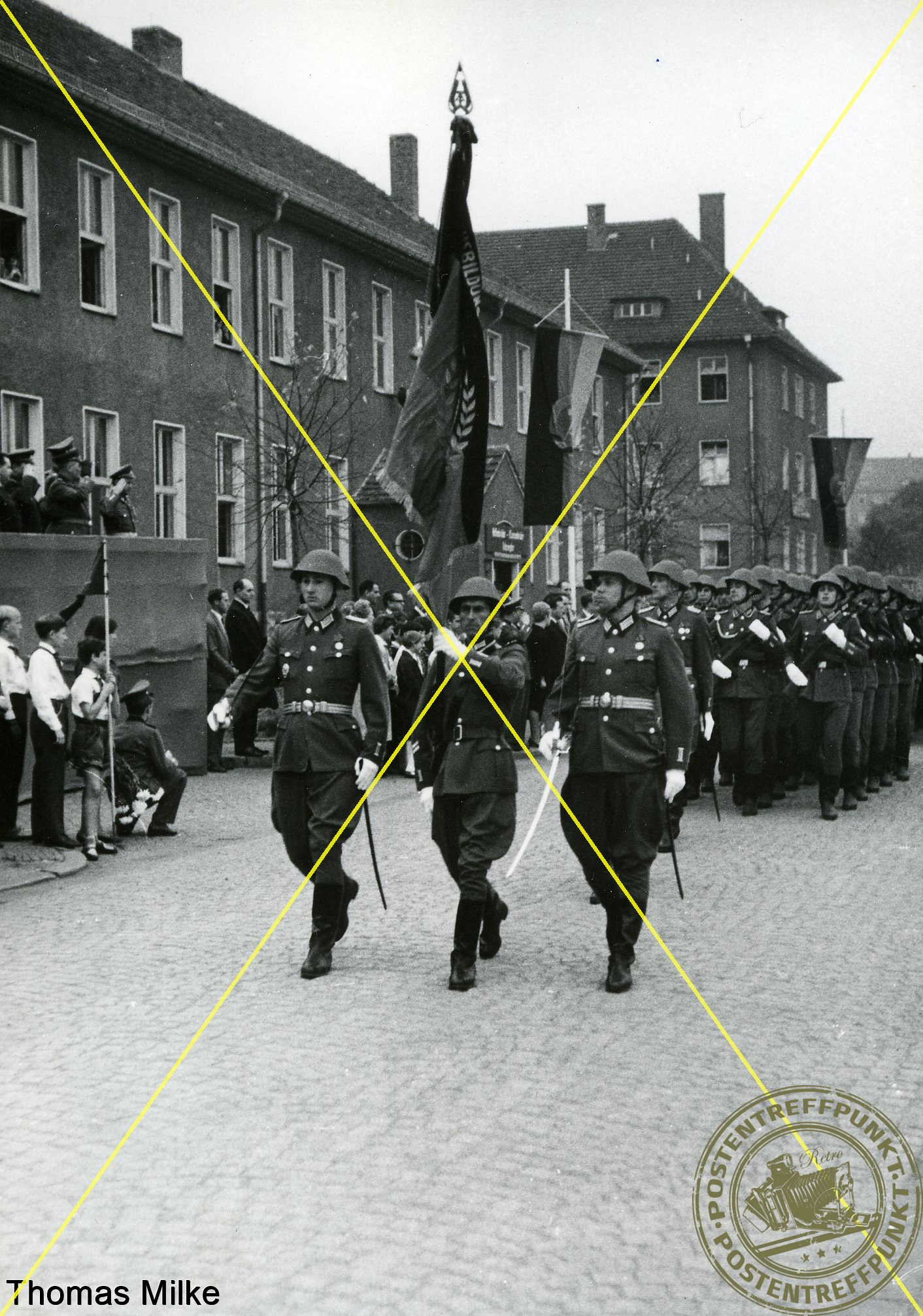 Übergabe der Truppenfahne für das Grenzregiment-2; der Stab und ein Grenzausbildungsbatallion befanden sich in Eisenach. 